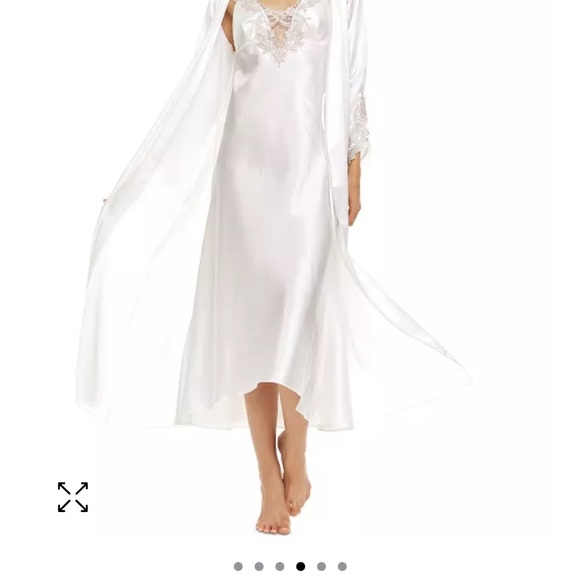 Bridal Robe - Picture 5 of 8